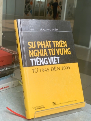 SỰ PHÁT TRIỂN NGHĨA TỪ VỰNG TIẾNG VIỆT TỪ 1945 ĐẾN 2005 - LÊ QUANG THIÊM