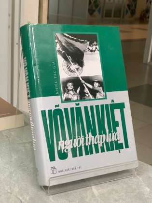 VÕ VĂN KIỆT NGƯỜI THẮP LỬA - NHIỀU TÁC GIẢ