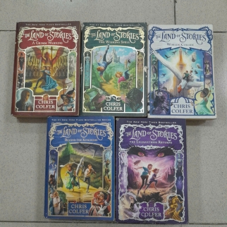 THE LAND OF STORIES - CHRIS COLFER