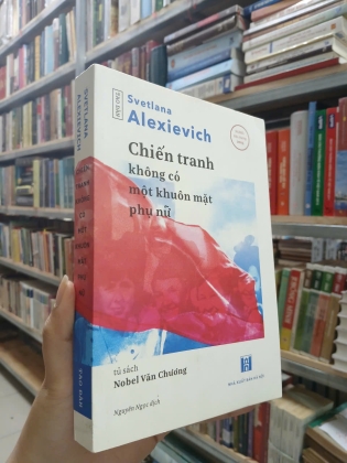 CHIẾN TRANH KHÔNG CÓ MỘT KHUÔN MẶT PHỤ NỮ - NGUYỄN NGỌC dịch