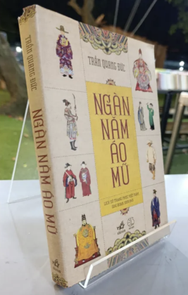 NGÀN NĂM ÁO MŨ - TRẦN QUANG ĐỨC