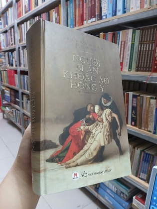 NGƯỜI BÍ ẨN KHOÁC ÁO HỒNG Y - NGUYỄN ĐĂNG THUẦN