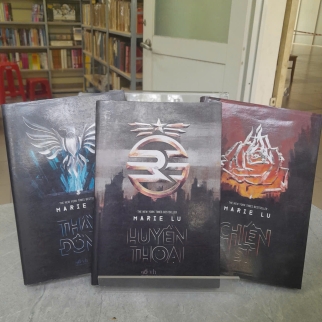 CHIẾN SĨ, THẦN ĐỒNG, HUYỀN THOẠI - Marie Lu