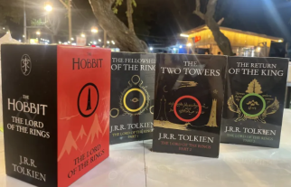 THE HOBBIT THE LORD OF THE RINGS - J.R.R. TOLKIEN (3 tập)