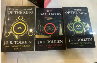 THE HOBBIT THE LORD OF THE RINGS - J.R.R. TOLKIEN (3 tập)