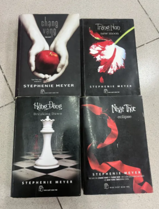 CHẠNG VẠNG, NHẬT THỰC, TRĂNG NON, HỪNG ĐÔNG - STEPHENIE MEYER (TỊNH THỦY dịch)