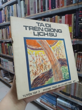 TA ĐI TRÊN GIÒNG LỊCH SỬ