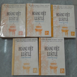 HOÀNG VIỆT LUẬT LỆ ( LUẬT GIA LONG) - NGUYỄN VĂN THÀNH, VŨ TRINH, TRẦN HỰU