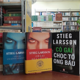 CÔ GÁI CÓ HÌNH XĂM RỒNG, CÔ GÁI CHỌC TỔ ONG BẦU, CÔ GÁI ĐÙA VỚI LỬA - STIEG LARSSON (TRẦN ĐĨNH DỊCH)