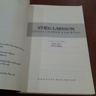 CÔ GÁI CÓ HÌNH XĂM RỒNG, CÔ GÁI CHỌC TỔ ONG BẦU, CÔ GÁI ĐÙA VỚI LỬA - STIEG LARSSON (TRẦN ĐĨNH DỊCH)