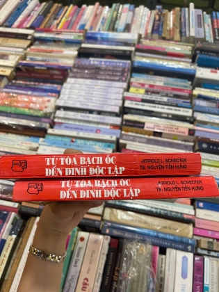 TỪ TÒA BẠCH ỐC ĐẾN DINH ĐỘC LẬP - NGUYỄN TIẾN HƯNG & JERROLD L. SCHECTER