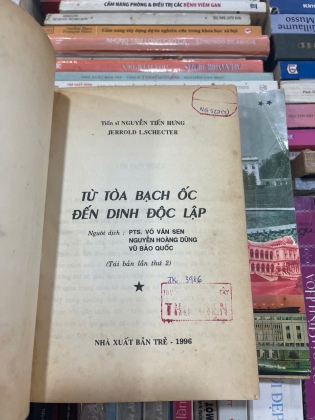 TỪ TÒA BẠCH ỐC ĐẾN DINH ĐỘC LẬP - NGUYỄN TIẾN HƯNG & JERROLD L. SCHECTER