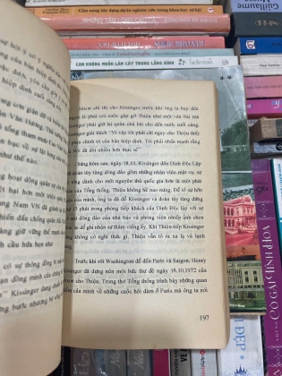 TỪ TÒA BẠCH ỐC ĐẾN DINH ĐỘC LẬP - NGUYỄN TIẾN HƯNG & JERROLD L. SCHECTER