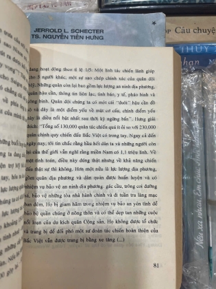 TỪ TÒA BẠCH ỐC ĐẾN DINH ĐỘC LẬP - NGUYỄN TIẾN HƯNG & JERROLD L. SCHECTER