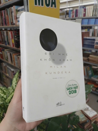 ĐỜI NHẸ KHÔN KHAM - MILAN KUNDERA (Trịnh Y Thư dịch thuật)