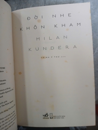ĐỜI NHẸ KHÔN KHAM - MILAN KUNDERA (Trịnh Y Thư dịch thuật)