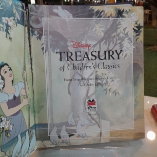 DISNEY TREASURY OF CHILDREN'S CLASSICS (TUYỂN TẬP CÁC TÁC PHẨM DISNEY KINH ĐIỂN CHO THIẾU NHI)