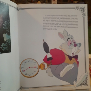 DISNEY TREASURY OF CHILDREN'S CLASSICS (TUYỂN TẬP CÁC TÁC PHẨM DISNEY KINH ĐIỂN CHO THIẾU NHI)