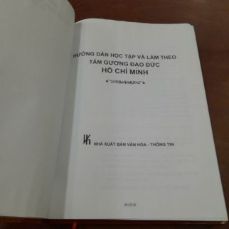 HƯỚNG DẪN HỌC TẬP VÀ LÀM THEO TẤM GƯƠNG ĐẠO ĐỨC HỒ CHÍ MINH (BÌA CỨNG)