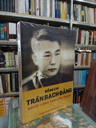 ĐỒNG CHÍ TRẦN BẠCH ĐẰNG - NGƯỜI CỘNG SẢN KIÊN TRUNG (BÌA CỨNG)
