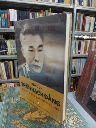 ĐỒNG CHÍ TRẦN BẠCH ĐẰNG - NGƯỜI CỘNG SẢN KIÊN TRUNG (BÌA CỨNG)