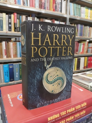 HARRY POTTER AND THE DEATHLY HALLOWS (HARRY POTTER VÀ BẢO BỐI TỬ THẦN) - J. K. ROWLING