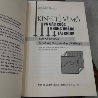 KINH TẾ VĨ MÔ VÀ CÁC CUỘC KHỦNG HOẢNG TÀI CHÍNH (BÌA CỨNG) - GARY B. GORTON, GUILLERMO L. ORDONEZ