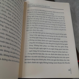 KINH TẾ VĨ MÔ VÀ CÁC CUỘC KHỦNG HOẢNG TÀI CHÍNH (BÌA CỨNG) - GARY B. GORTON, GUILLERMO L. ORDONEZ