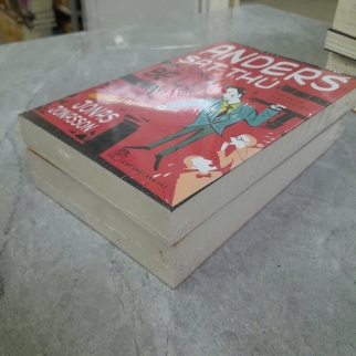 ANDERS SÁT THỦ CÙNG BÈ LŨ, CÔ GÁI MÙ CHỮ PHÁ BOM NGUYÊN TỬ - JONAS JONASSON 