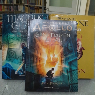 CHIẾC BÚA CỦA THẦN THOR, NGAI VÀNG LỬA, SẤM TRUYỀN BÍ ẨN - RICK RIORDAN 