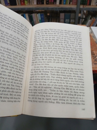 MƯỜI SÁU ĐỜI VUA TRIỀU MINH (BÌA CỨNG) - VƯƠNG THIÊN HỮU