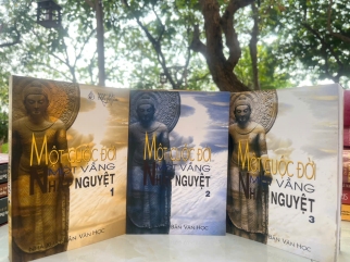 MỘT CUỘC ĐỜI MỘT VẦNG NHẬT NGUYỆT - MINH ĐỨC, TRIỀU TÂM ẢNH