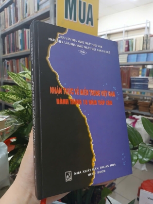NHẬN THỨC VỀ MIỀN TRUNG VIỆT NAM - HÀNH TRÌNH 10 NĂM TIẾP CẬN (BÌA CỨNG) 