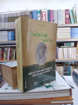 VUA GIA LONG VÀ NGƯỜI PHÁP - THỤY KHUÊ