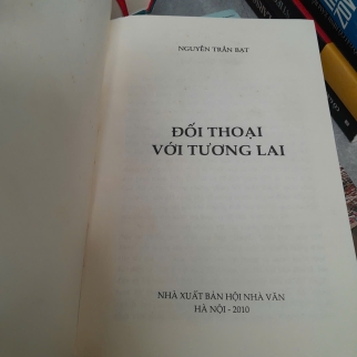 ĐỐI THOẠI VỚI TƯƠNG LAI - NGUYỄN TRẦN BẠT