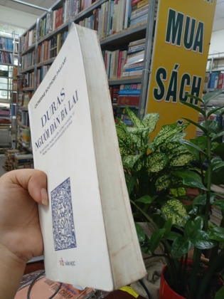 DURAS NGƯỜI ĐÀN BÀ LAI - CATHERINE BOUTHORS - PAILLART (HOÀNG CƯỜNG DỊCH)