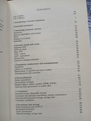 GUIDE TO ECONOMIC INDICATORS - HƯỚNG DẪN VỀ CÁC CHỈ SỐ KINH TẾ (BÌA CỨNG)