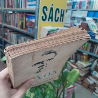 NIXON CHÂN DUNG CHÍNH TRỊ - EARL MAZO, STEPHEN HESS ( NGUYỄN VĂN CHÂU DỊCH) 