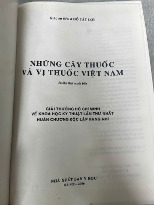 NHỮNG CÂY THUỐC VÀ VỊ THUỐC VIỆT NAM (BÌA CỨNG) - ĐỖ TẤT LỢI