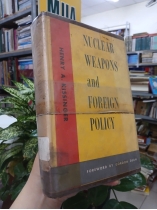NUCLEAR WEAPONS AND FOREIGN POLICY - HENRY A. KISSINGER