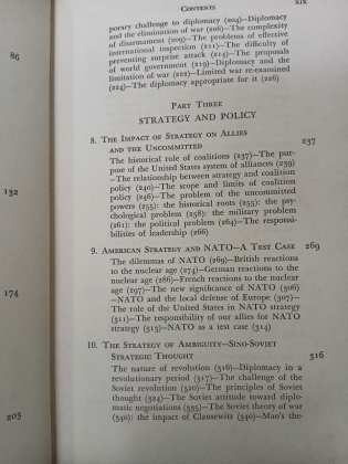 NUCLEAR WEAPONS AND FOREIGN POLICY - HENRY A. KISSINGER