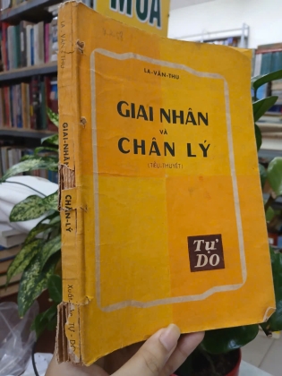 GIAI NHÂN VÀ CHÂN LÝ - LA VĂN THU