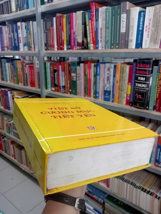 VIỆT SỬ CƯƠNG MỤC TIẾT YẾU - ĐẶNG XUÂN BẢNG ( HOÀNG VĂN LÂU DỊCH)