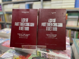 LỊCH SỬ PHÁT TRIỂN CÔNG GIÁO Ở VIỆT NAM (TẬP I-II) - TRƯƠNG BÁ CẦN