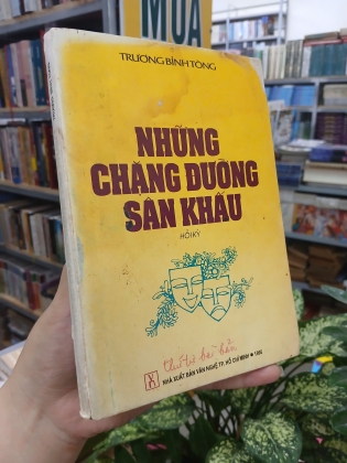 NHỮNG CHẶNG ĐƯỜNG SÂN KHẤU - TRƯƠNG BỈNH TÒNG