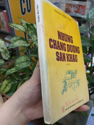 NHỮNG CHẶNG ĐƯỜNG SÂN KHẤU - TRƯƠNG BỈNH TÒNG