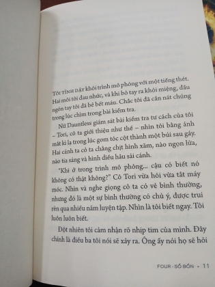TRỌN BỘ 3 TẬP SERIES DIVERGENT VÀ TẬP NGOẠI TRUYỆN FOUR - VERONICA ROTH (HỒNG QUYÊN DỊCH)