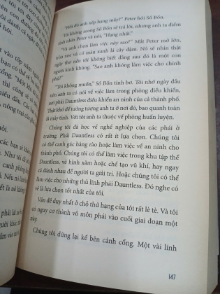 TRỌN BỘ 3 TẬP SERIES DIVERGENT VÀ TẬP NGOẠI TRUYỆN FOUR - VERONICA ROTH (HỒNG QUYÊN DỊCH)