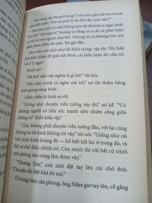 TRỌN BỘ 3 TẬP SERIES DIVERGENT VÀ TẬP NGOẠI TRUYỆN FOUR - VERONICA ROTH (HỒNG QUYÊN DỊCH)