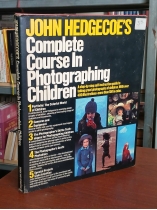 JOHN HEDGECOE’S COMPLETE COURSE IN PHOTOGRAPHING CHILDREN (BÌA CỨNG)